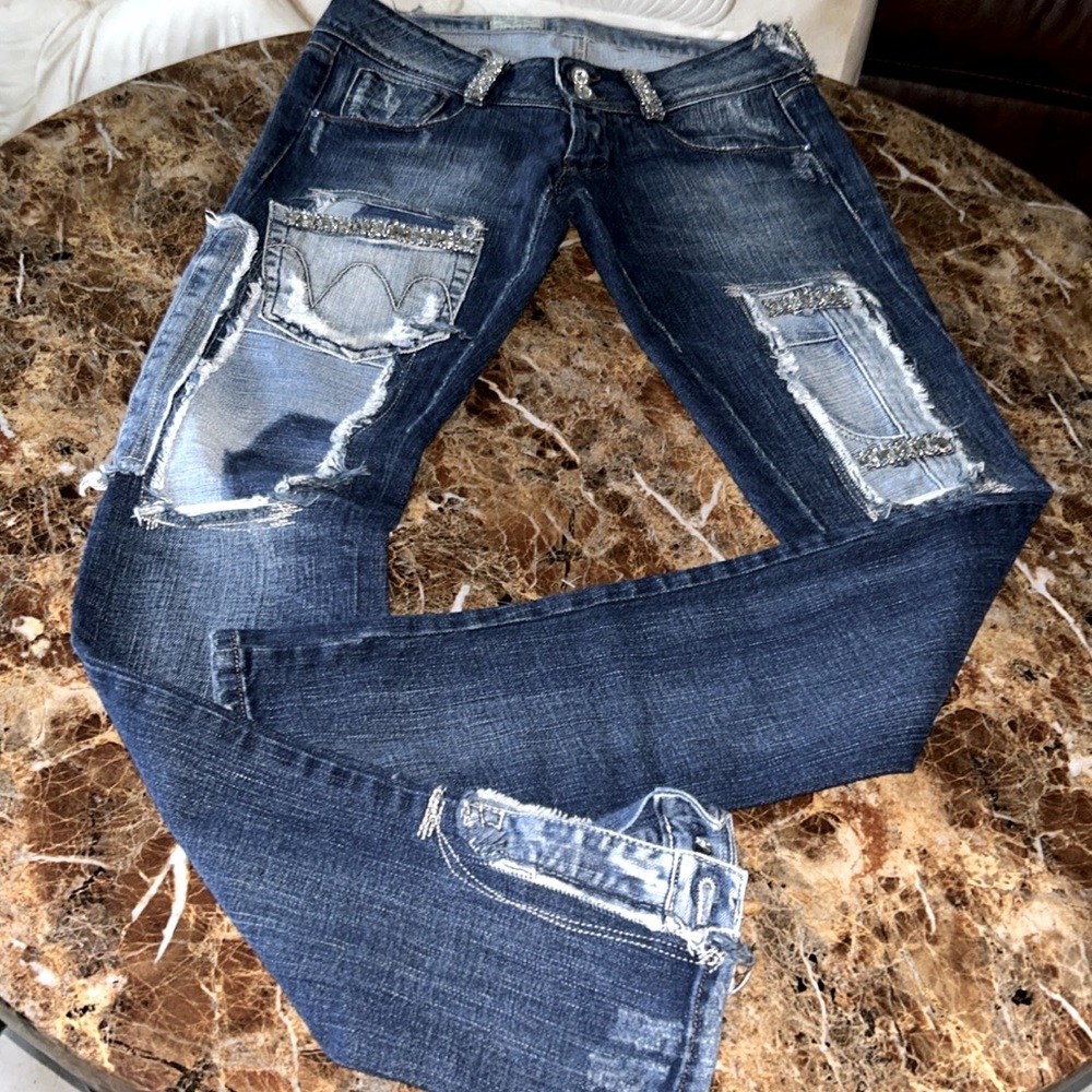 Distressed Indigo Skinny Jeans with Patchwork Detailing